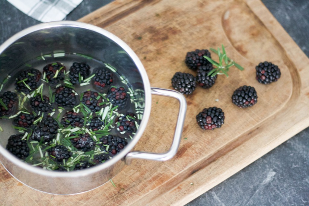 Kir Royal with a twist - Blackberry Rosemary Sirup