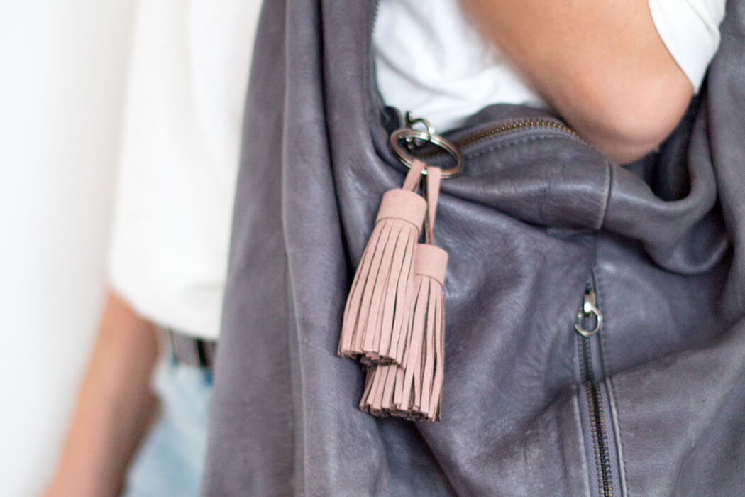 DIY Leder Tassel an Handtasche Schlüsselanhänger - Anleitung zum selber machen - D I Y Fashion Blog lindaloves.de