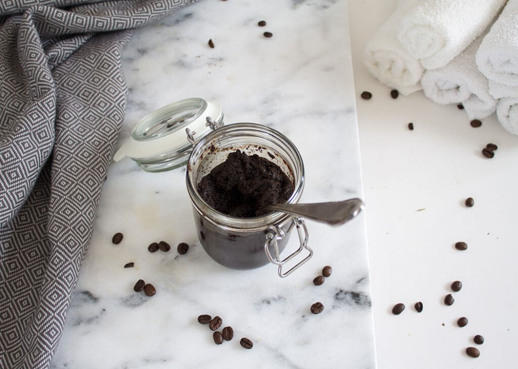 Kosmetik DIY Geschenkidee Kaffee Peeling selber machen - DIY Blog lindaloves