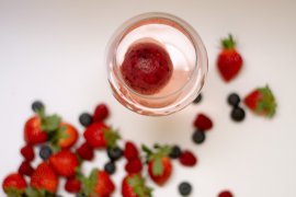 Cocktail Sommerdrink Frucht Eiswürfel DIY Blog lindaloves.de