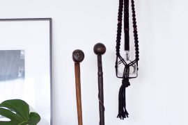 DIY Blog lindaloves.de - Makramee Pflanzenhanger schwarz mit Holzkugeln - einfache Anleitung aus Kreuzknoten