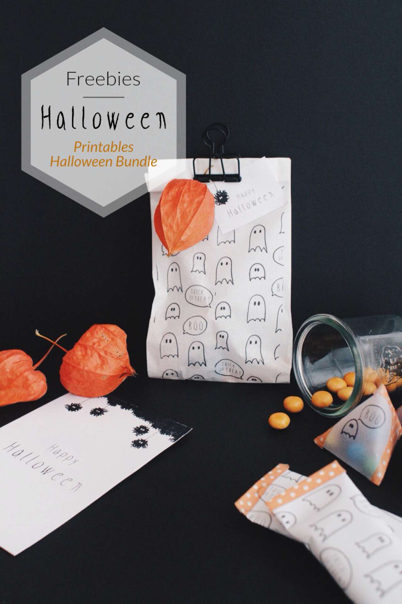 DIY Blog Halloween Dekoidee Feebie Printable Druckvorlage Halloween Geschenkpapier Karten Anhänger Geist Monster