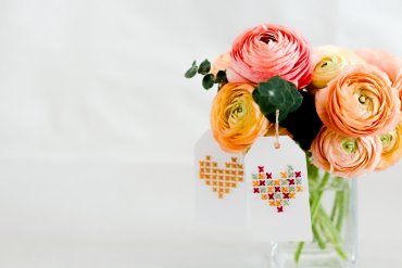 DIY Muttertag Geschenkkarte basteln selber machen Kreuzstich Herz Blumen Muttertagsgeschenk DIY Blog