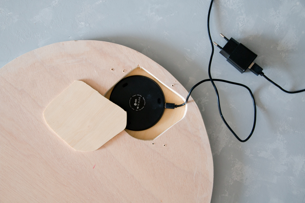 Wireless Charger Handyladegerät Kontaktlos - Smart Home DIY - IKEA Hack Beistelltisch - DIY Blog lindaloves